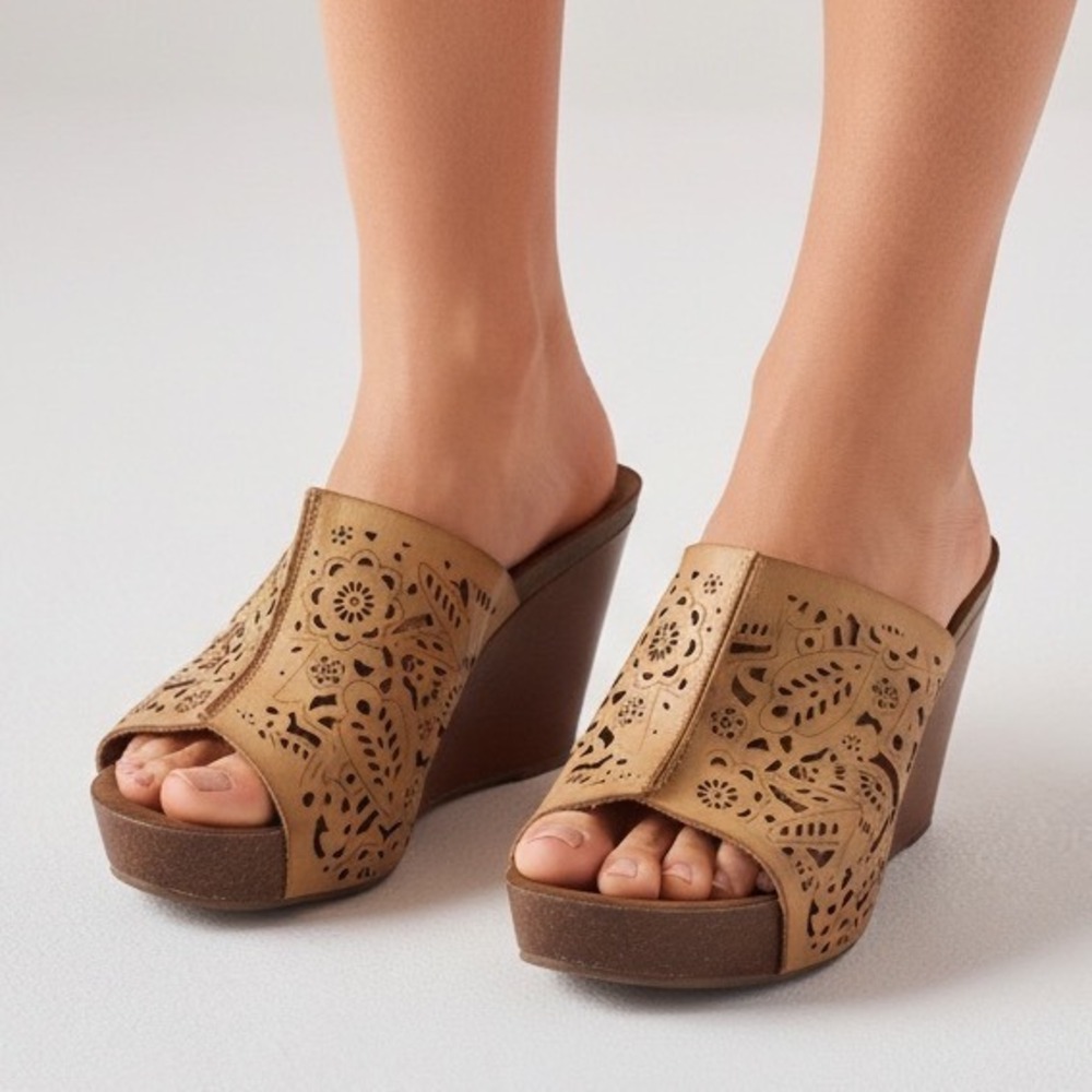 Rebels‎ Women Tan Laser Cut Floral Leather Wedge Platform Sandals Mules Size 6